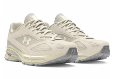 UNDER ARMOUR（アンダーアーマー）ライトベージュのスニーカー