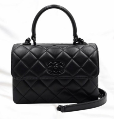 CHANEL(シャネル)
ブラックのハンドバッグ