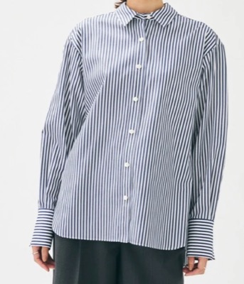 UNTITLED（アンタイトル）ネイビーのストライプシャツ