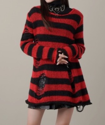 SPINNS（スピンズ）赤x黒のボーダーダメージニット