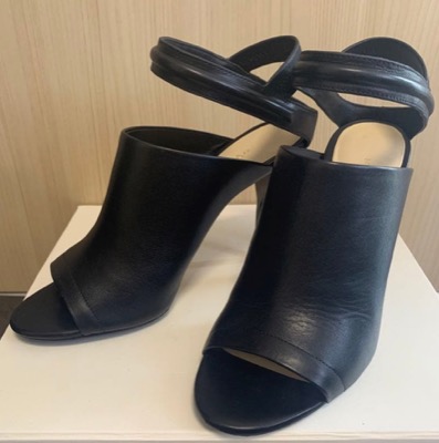 3.1 Phillip Lim（スリーワンフィリップリム）ブラックのハイヒールサンダル