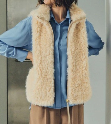 YECCA VECCA（イェッカヴェッカ）ベージュのファーZIPジレ