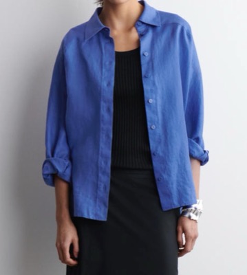 COS（コス）ブルーのシャツ