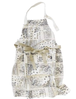 ホワイトのバンダナ柄エプロン