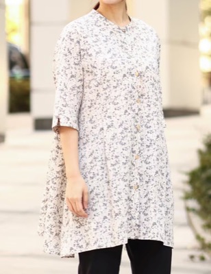 eur3（エウルキューブ）ホワイトのプリントブラウス