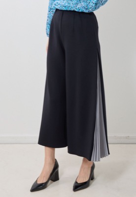 NARACAMICIE（ナラカミーチェ）ネイビーのサイドプリーツパンツ