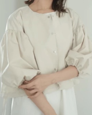 maison de Dolce.(メゾンドドルチェ)ライトベージュのボリュームスリーブブルゾン