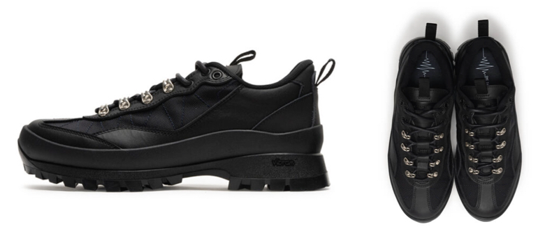 O / TR（ワンサード リサーチ）ブラックのスニーカー