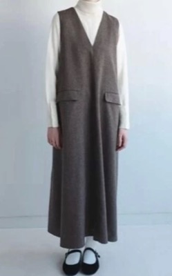 foufou（フーフー）グレージュのVネックツイードジャンスカ