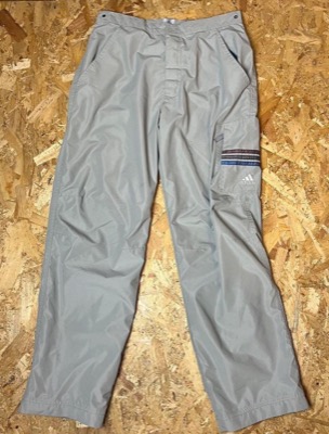 adidas（アディダス）グレーのジャガーパンツ