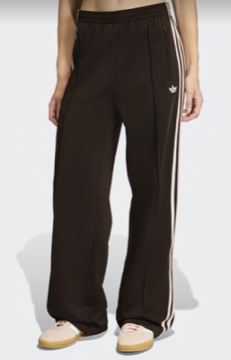 adidas(アディダス)ダークブラウンのトラックパンツ