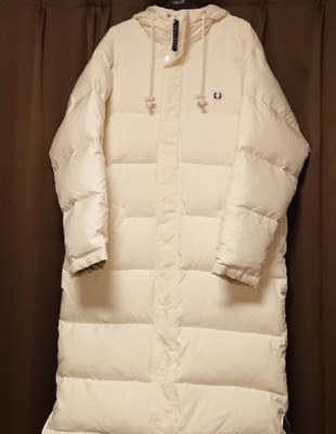 FRED PERRY（フレッドペリー）ホワイトのコーチダウンジャケット