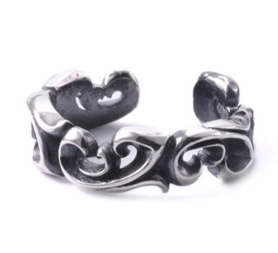 DEAL DESIGN(ディールデザイン)シルバーxブラックのイヤーカフ