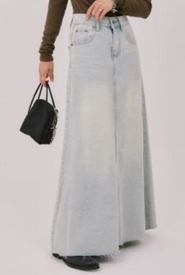 LIENCOEUR(リアンクール)ライトブルーのデニムフレアスカート