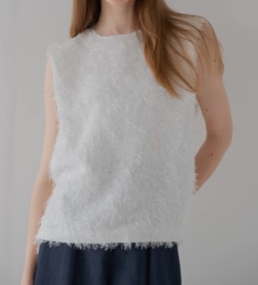 maison de Dolce.（メゾン ド ドルチェ）ホワイトのシャギーノースリトップス