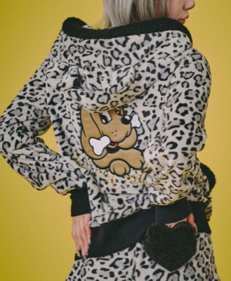 GALFYブラックの豹柄パーカーセットアップ