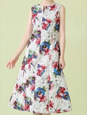 ANAYI（アナイ）ホワイトの花柄ワンピース