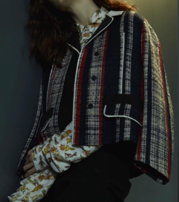 Sarah Birchley（サラバーチリー）ネイビー系のストライプ柄ジャケット