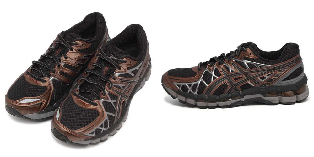 ASICSブラックのスニーカー