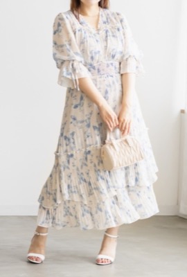 CLETTE（クレット）ホワイトxサックスブルーの蝶柄ワンピース