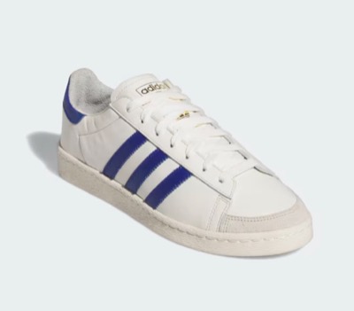 adidas（アディダス）ホワイトxブルーのスニーカー