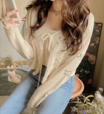 ATTRANGS（アットランス）アイボリーの小花柄カーディガン