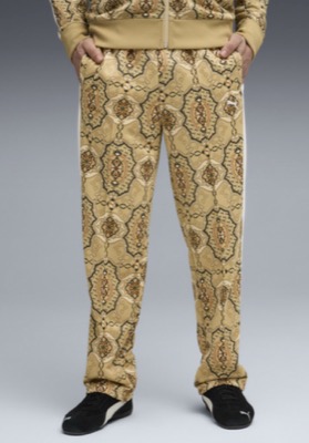 PUMA(プーマ)ベージュの総柄トラックパンツ