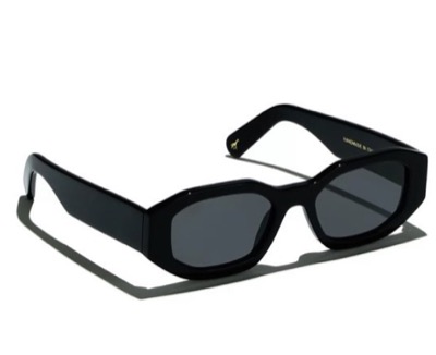 KHIRY(カイリー)ブラックのサングラス