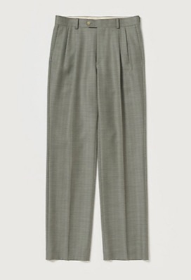 AURALEE(オーラリー)カーキ系のパンツ