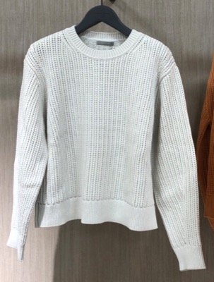 theory luxeホワイトのニット