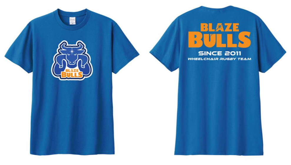 ブルーのプリントTシャツ