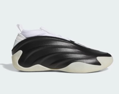 adidas（アディダス）ブラックのスニーカー