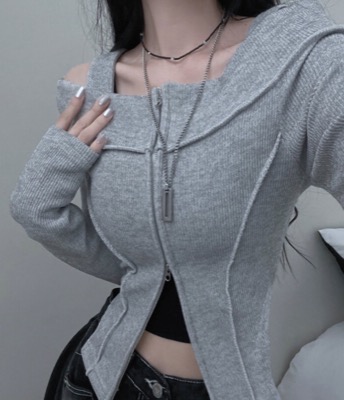 グレーのジップアップサイドトップス