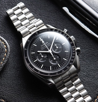 OMEGA（オメガ）シルバーxブラックの腕時計