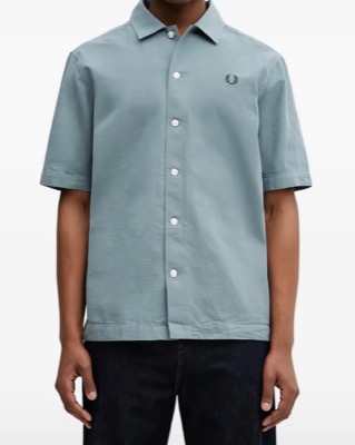 FRED PERRY（フレッドペリー）ライトブルーの半袖シャツ