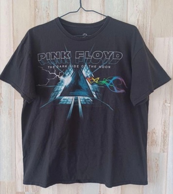 ブラックのTシャツ