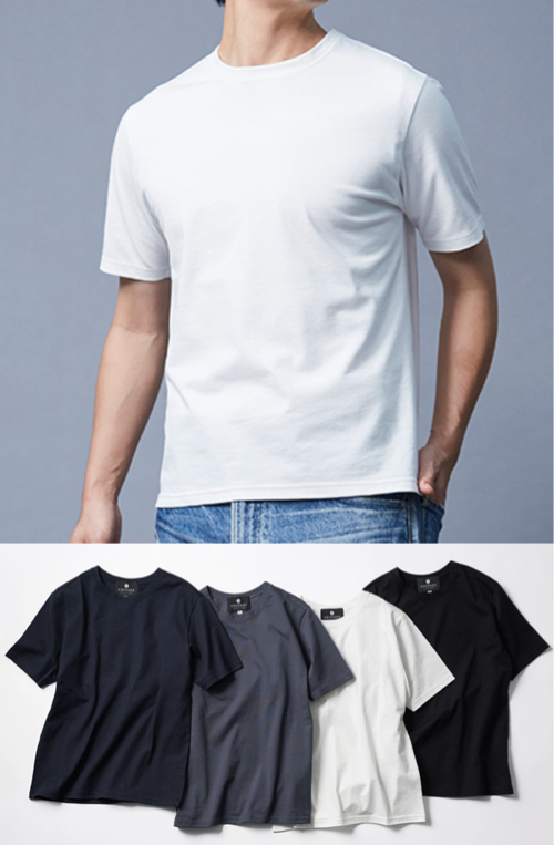 CENTENAホワイトのTシャツ