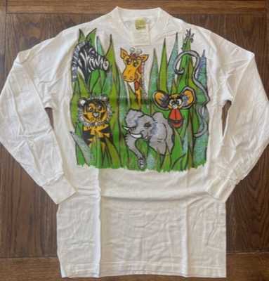 ホワイトのプリントTシャツ