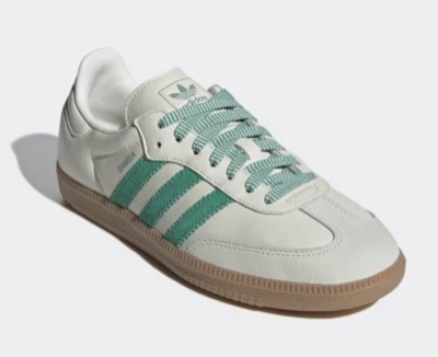 adidas（アディダス）ホワイトxグリーンのスニーカー