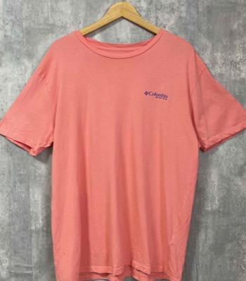 Columbia(コロンビア)サーモンピンクのバックプリントTシャツ