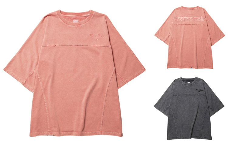 ピンクのTシャツ