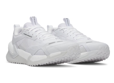 UNDER ARMOUR（アンダーアーマー）ライトグレーのスニーカー