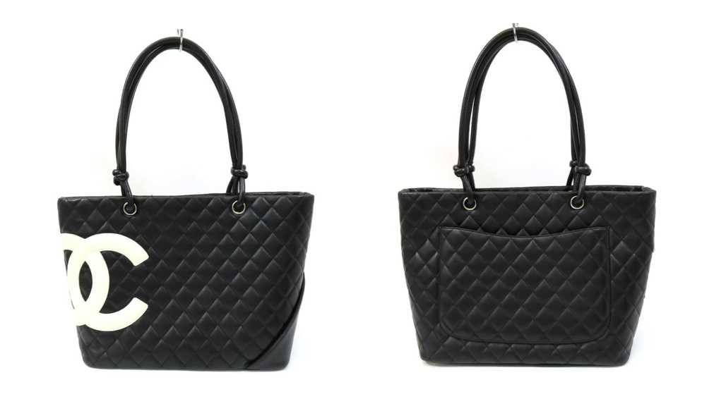 CHANELブラックのシャネルロゴバッグ